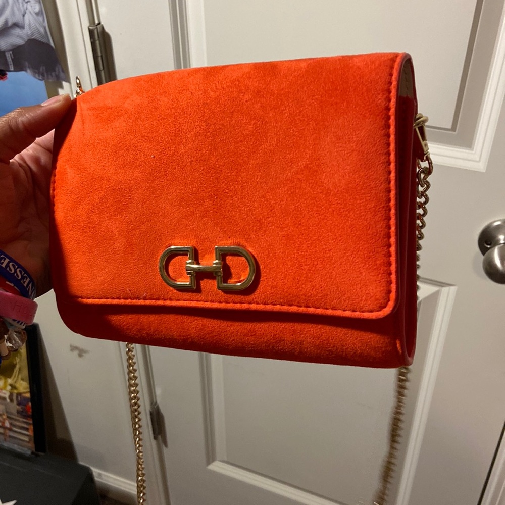 red crossbody purse